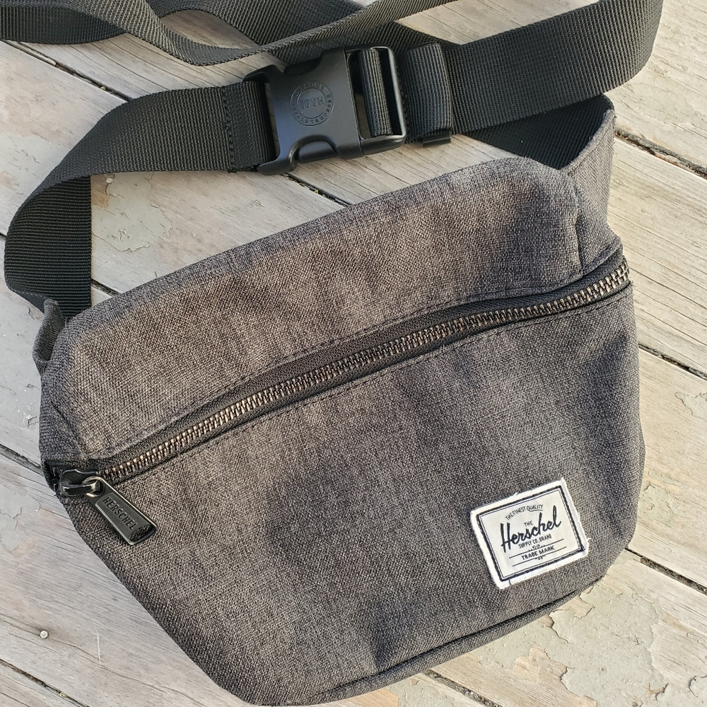Herschel Supply Company Crossbody Fanny Pack Hip Bag Grey Adjustable Zipper